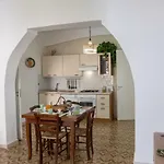 Isabel House * イーゾラ・デッレ・フェンミネ