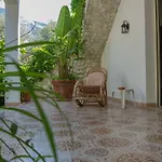 Isabel House イーゾラ・デッレ・フェンミネ